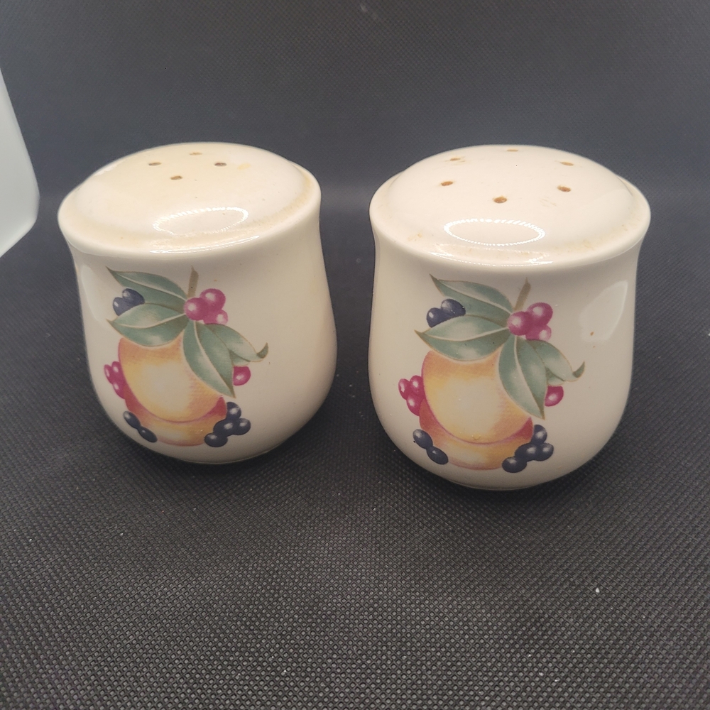 Vintage Peach Fruit Salt & Pepper Shakers  Ceramic Pair